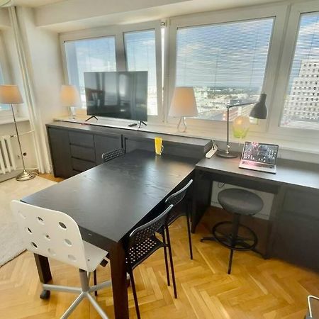 Orange 2 2Xmetro Fast Wifi 50'Tv Netflix Hbo Appletv+ Panorama Apartment Warsaw Exterior photo