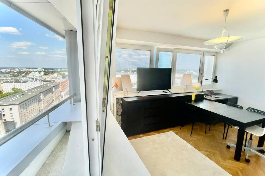 Orange 2 2Xmetro Fast Wifi 50'Tv Netflix Hbo Appletv+ Panorama Apartment Warsaw Exterior photo